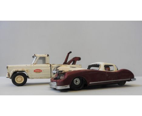 A 1960'S TONKA JEEP TOW TRUCK AND A 'LUCKY' VINTAGE FRICTION TOY CAR 