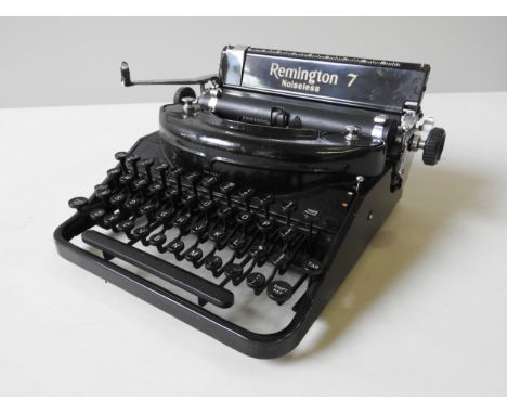 A VINTAGE REMINGTON TYPEWRITER, 12 x 30 x 29 cm, boxed