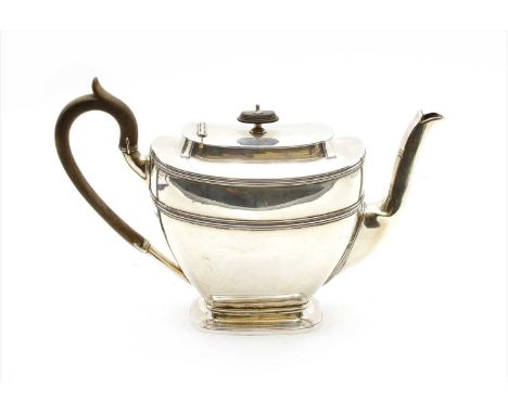 A silver teapot, Sheffield 1921, maker James Dixon &amp; Son, approximately 20oz