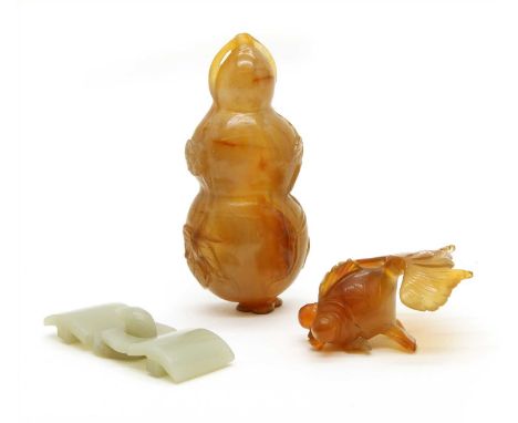 A jade buckle and two agate carvings