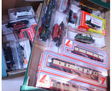 A quantity of OO/HO gauge railway by Fleischmann, Lima, etc. Including; a Fleischmann MV9 diesel shunting locomotive, V42-04,