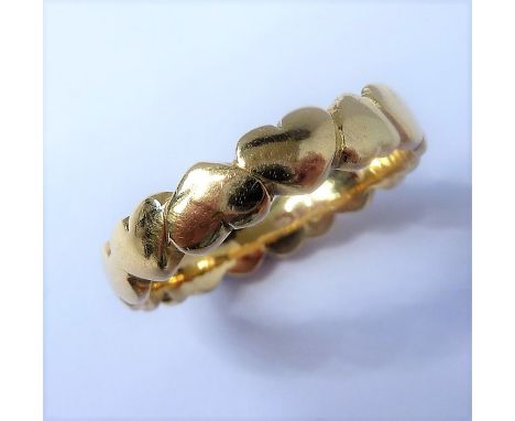 A Garrard & Co. 18-carat yellow-gold ring band modelled as alternating inverted hearts, ring size Q (approx 5.33g)  (The cost