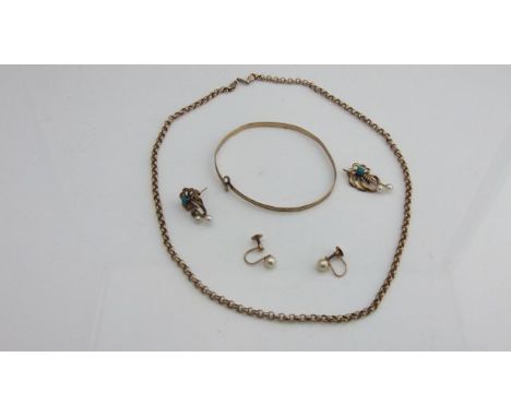 A 9ct gold bangle, 3.8g; a 9ct gold circular link necklace, 4.1g; a pair of 9ct gold turquoise and pearl stud earrings, 3.6g;