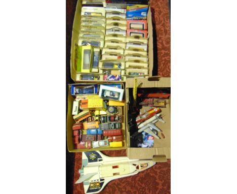 A quantity of model vehicles to include a box Dinky Ford Hertz transit van, a Corgi Circus animal cage, a boxed Lotus racing 