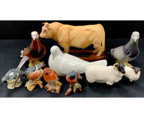 Beswick animals including; Charolais Bull on plinth, 22cm wide, Ram and Lamb, Piegons, other birds; Nao dove, 19cm long (10)