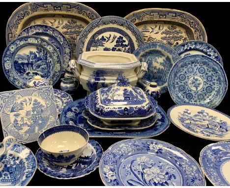 Blue and white including; early 19th century Spode pearlware tower pattern pattern plate, c.1820, pearlware Davenport blue of