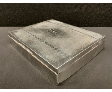 A George IV silver cigarette box (with wooden lining), engine turned cover, Harman Brothers, Birmingham 1942, 3.3cm x 14cm x 