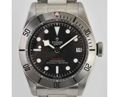 Standard VAT TUDOR; a gentleman's stainless steel diver's watch with black dial, date aperture, correct bracelet and deployme