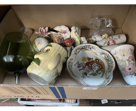 Assorted collectables including Wedgwood, Spode, Royal Crown Derby etc 