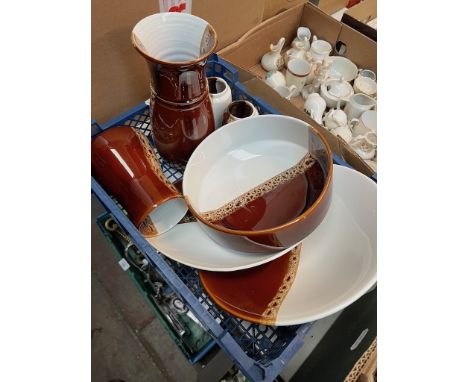 7 items of Poole pottery. 
