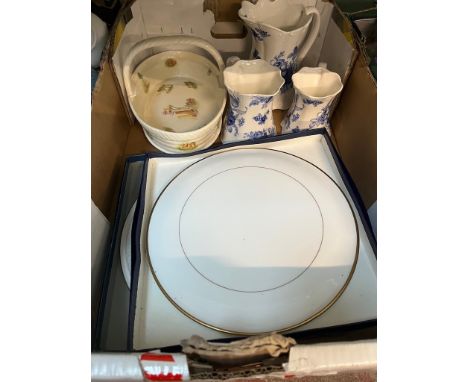 2 boxed Royal Worcester cake plates, an Aynsley large dish, and a set of 3 graduated jugs 