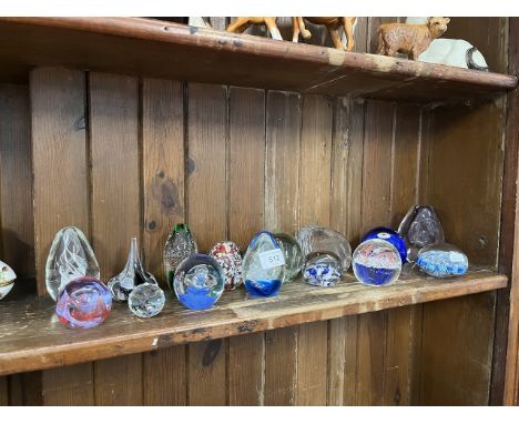 15 glass paperweights including Caithness etc 