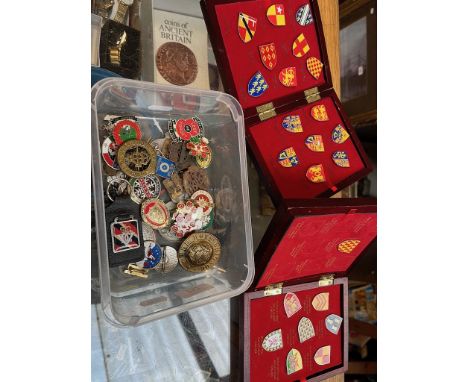 A box of vintage pin badges and 2 Kings &amp; Queens of great britain badge presentation boxes 