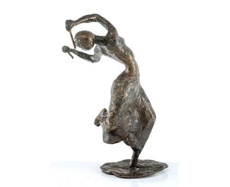 Fitzenreiter, Wilfried (Salza/Harz, Berlin 1932-2008) Tänzerin mit Klanghölzern  Bronze, braun patiniert mit naturalistisch g