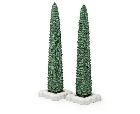 Ein Paar Baumobelisken aus dem "Nymphenburger Gartendessert"  Nymphenburg Auf quadratischen, ausgeschnittenen Sockeln als Ein