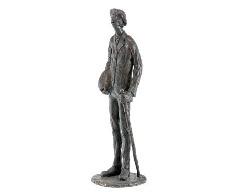 Martin, Roland (geb. 1927 in Tuttlingen) "Kannitverstan"   1982/88 Bronze, braun patiniert auf runder Plinthe (D. 8 cm). Sig.