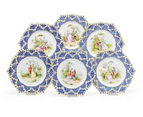 Sechs Dessertteller "Vollspitze" mit Watteauszenen   Royal Copenhagen, um 1894/1900 Hexagonale Form mit reliefiertem und durc