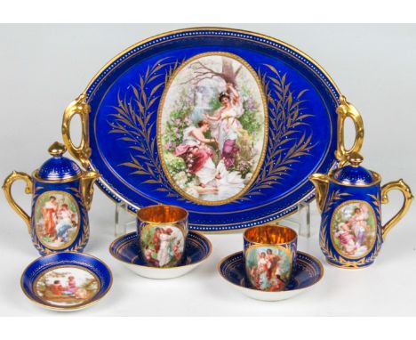 Miniatur-Déjeuner in der Art von Wien  Klösterle, Böhmen Kobaltblauer Fond mit Goldfriesen und Medaillons mit farbigen Genres