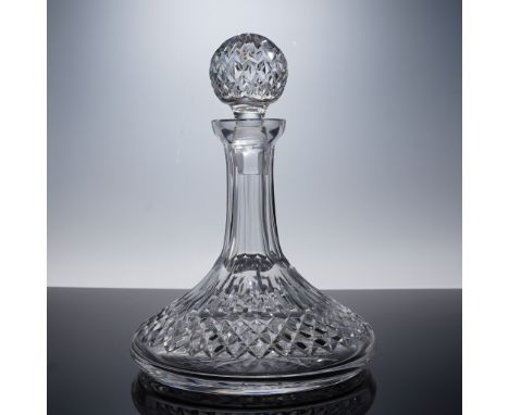 This elegant ship's decanter features deep criss-cross cuts along its broad base and a faceted ball stopper that adds brillia