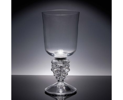 This striking Lalique crystal hurricane candleholder from the Clos Vougeot collection features a removable hurricane-form sha