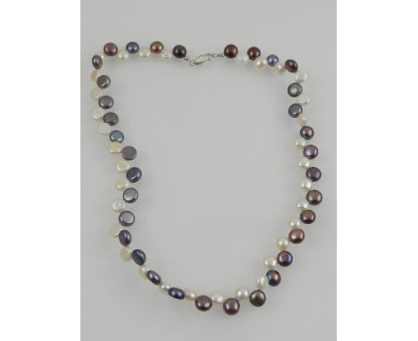 A freshwater button pearl necklace, set alternating white and black pearls. 