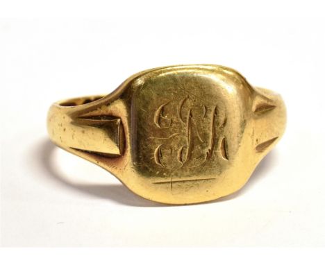 A VINTAGE 9CT GOLD SIGNET RING  the ring with monogrammed bezel, hallmarked for Birmingham 1975, maker HG&amp;S, ring size S,