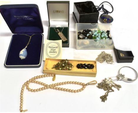 A COLLECTION OF LATE 19TH CENTURY MODERN JEWELLERY to include a miniature garnet paste, seed pearl hair locket/brooch with C 
