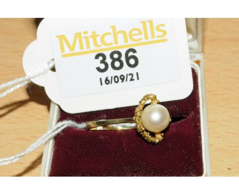 Pearl and yellow metal ring size P 