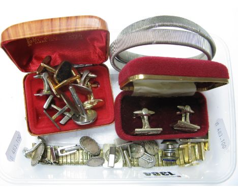 A Pair of K&amp;EC Swedish Gent's Cufflinks, stamped "B9"; together with further gent's cufflinks, etc.