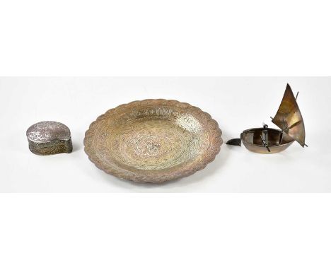 An Indian white metal dish of circular form, with chased decoration, diameter 18cm, together with an 800 grade silver leaf sh