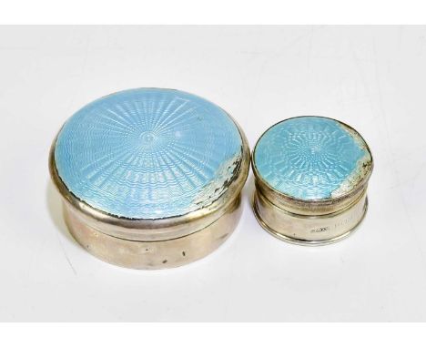 GEW &amp; S; two George V enamel topped pill boxes, Birmingham 1922, approx combined weight 1.31ozt/40.8g.
