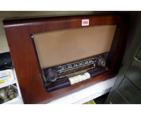 A vintage RGD model A112 radio.&nbsp; 