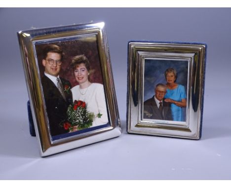 SILVER EASEL PHOTO FRAMES, a pair, each of plain form to take images 12.5 x 8.5cms, Sheffield 1996 and 8.5 x 6cms, Sheffield 