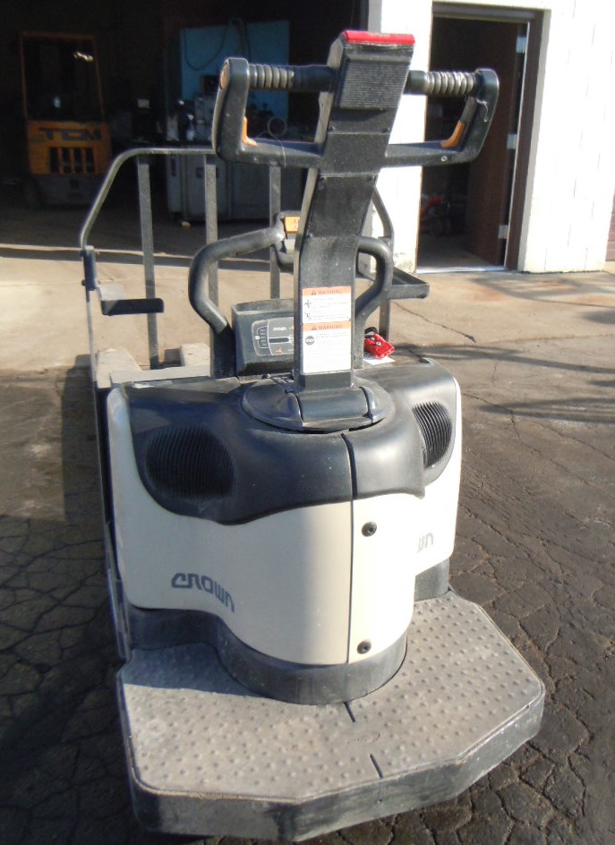 Crown 24 Volt Electric Pallet Jack Series PE 450060 w/ Battery, 6000lb
