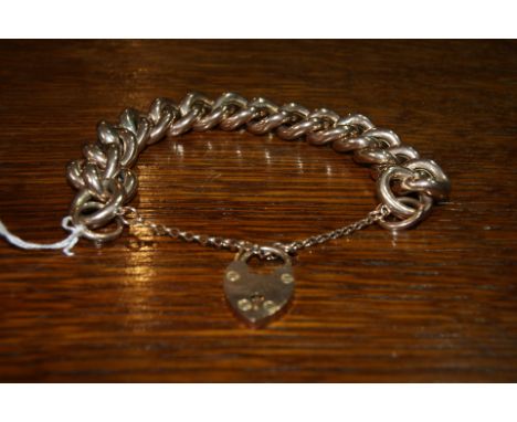 9ct gold bracelet of heavy chain link form with padlock clasp, 52 grams