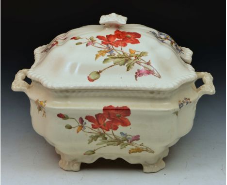Copeland Spode pottery large tureen painted with sprays of flowers, 31cm