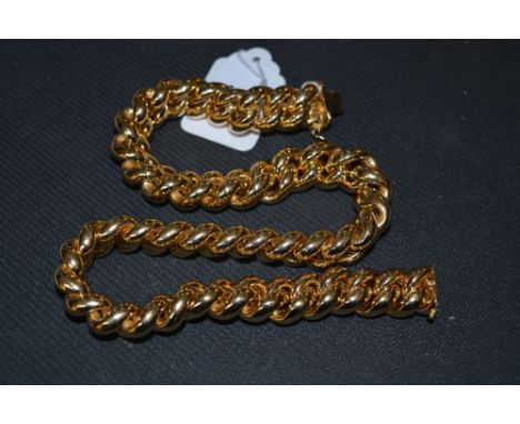 18ct gold bracelet of close chain link form, 115 grams