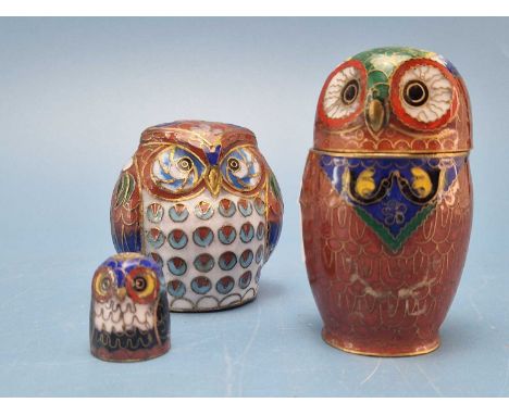 A Chinese Cloisonne enamel Owl-form lidded box, a smaller squat figure of an owl and a thimble 