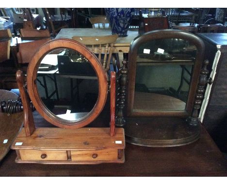 A pine two drawer dressing table mirror, and a Victorian mahogany toilet mirror, with bobbin turned supports (2)