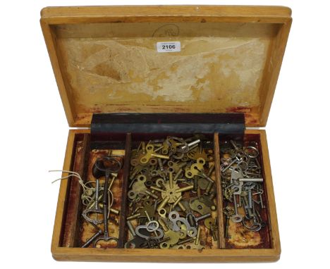 Large quantity of mantel and other clock keys 