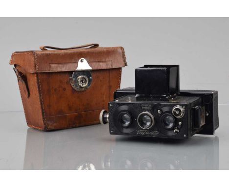 A Voigtländer Stereflektoskop 4 x 107mm Camera,  c1923-29, Compur Stereo shutter working, body G, some light wear with three 