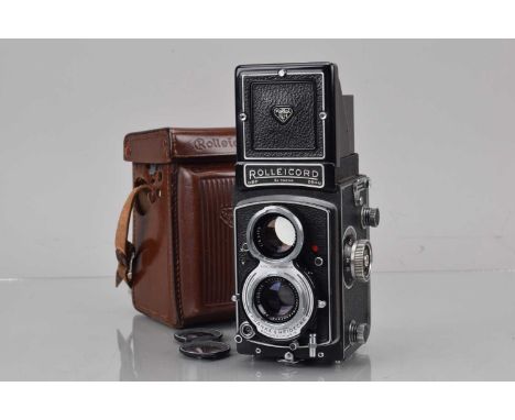 A Rolleicord VA TLR Camera, serial no 1943444, shutter working, self timer stutters, body G-VG, with Schneider Kreuznach 75mm