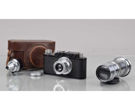 A Leitz Wetzlar Leica II Rangefinder Camera, black, serial no 303749, 1938, shutter working, rangefinder working, body G, som