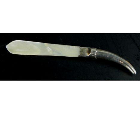 A Victorian mother of pearl and silver mounted butter knife, with horn shaped handle, London 1888, 14cm long.