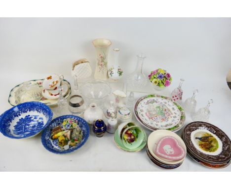 Mixed ceramics and glassware to include Wedgwood, Spode, Royal Grafton and similar. [W]

NOTE: THIS LOT IS NOT AVAILABLE FOR 