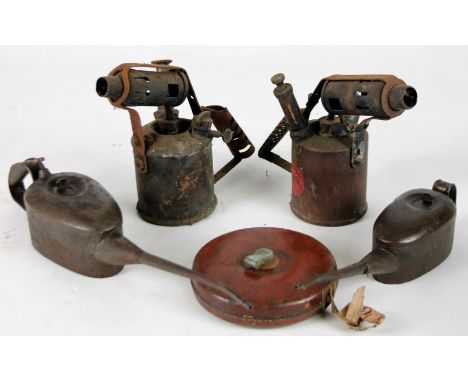 Various bygones, two early 20thC oil cans, 47cm W, two blow lamps and a leather tape measure, with articulated metal centre. 