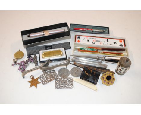 A box containing a paper knife, a boxed Parker pen, Tommy style lighter, cut throat razor, propelling pencil, another etc. 