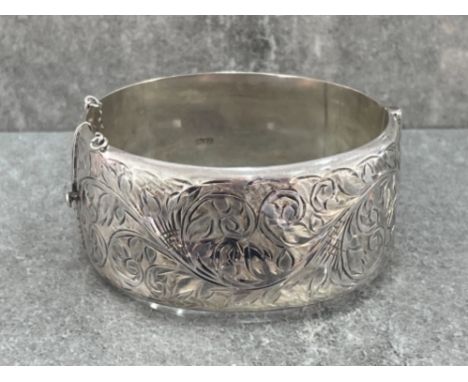 LARGE SILVER PATTERNED BANGLE 41G