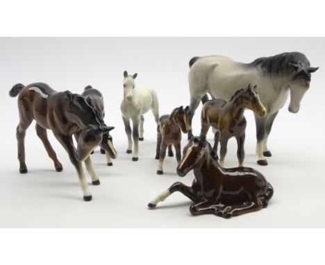 Beswick mare in matt grey No. 1812, grey foal No. 1813, first version and 5 Beswick foals in brown gloss Condition Report & F