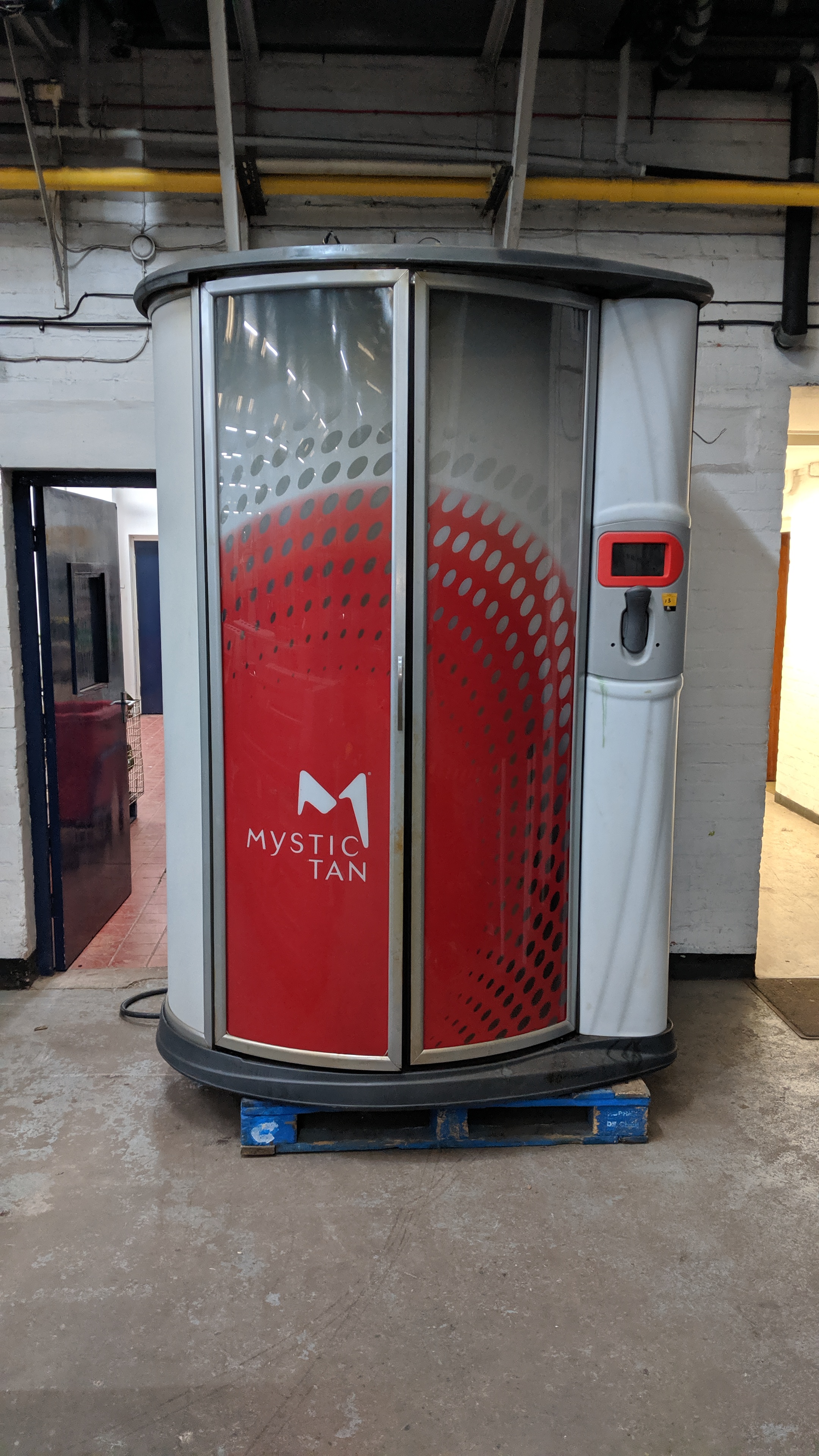 2018 Mystic 6500 Blazin Kyss floor standing vertical tanning booth
